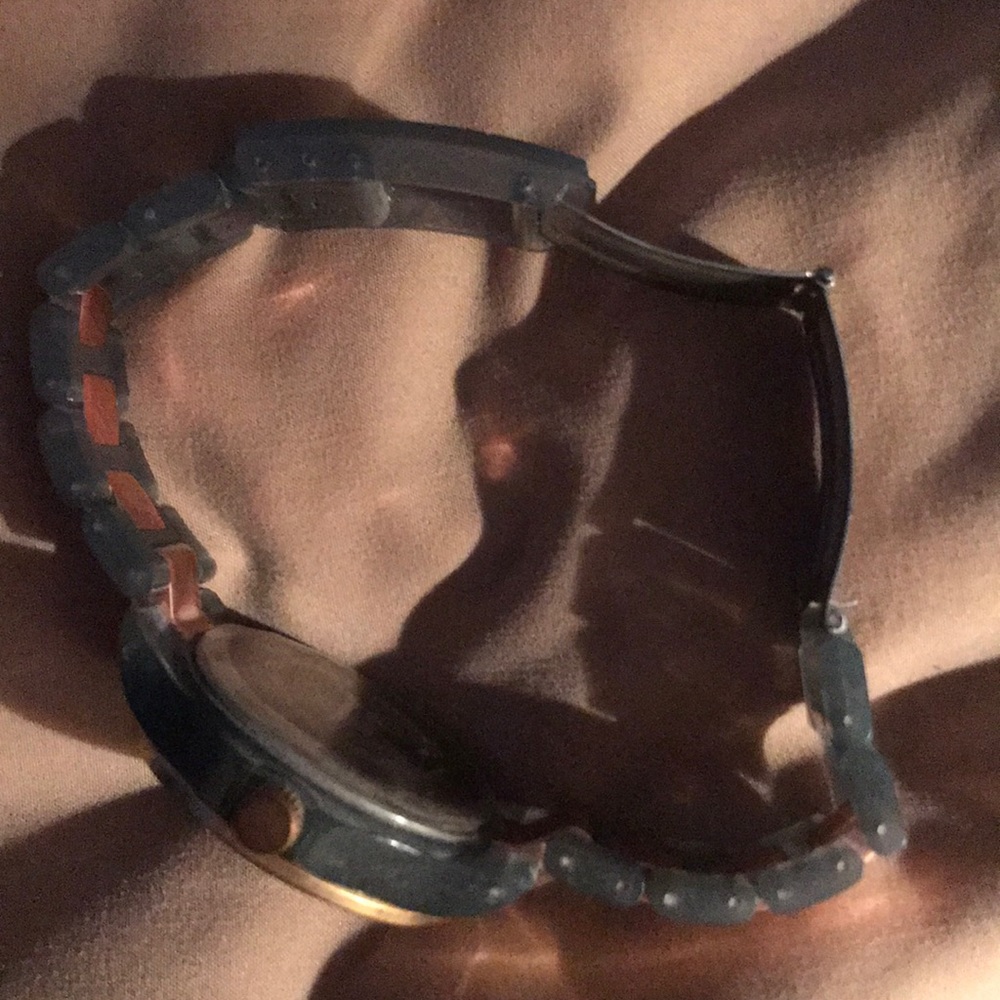 Watch - Picture 2 of 3